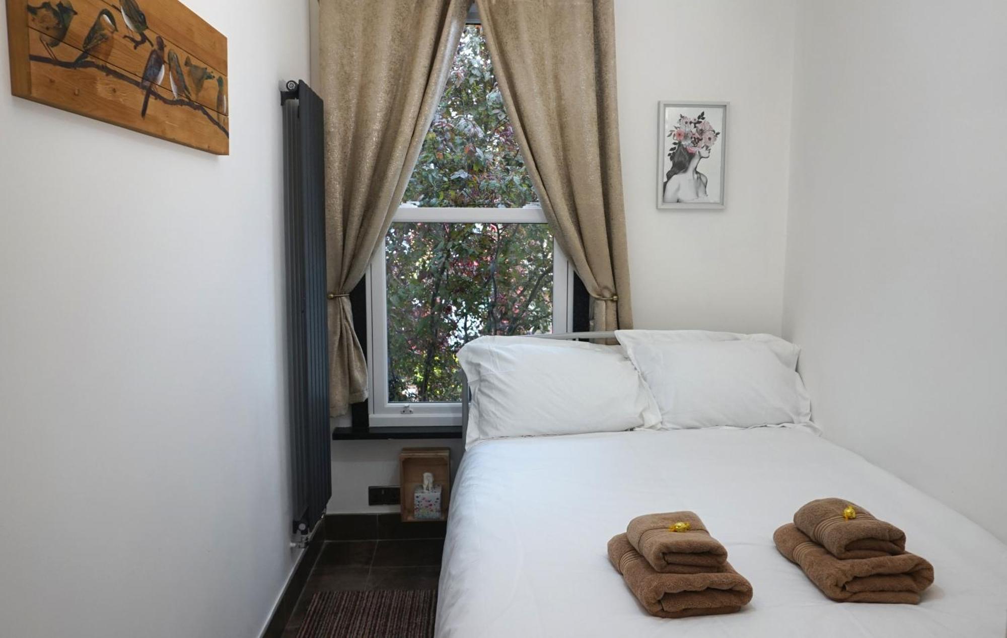 Beautiful London Home Sleeps 6, 2 Minutes To Metro 外观 照片