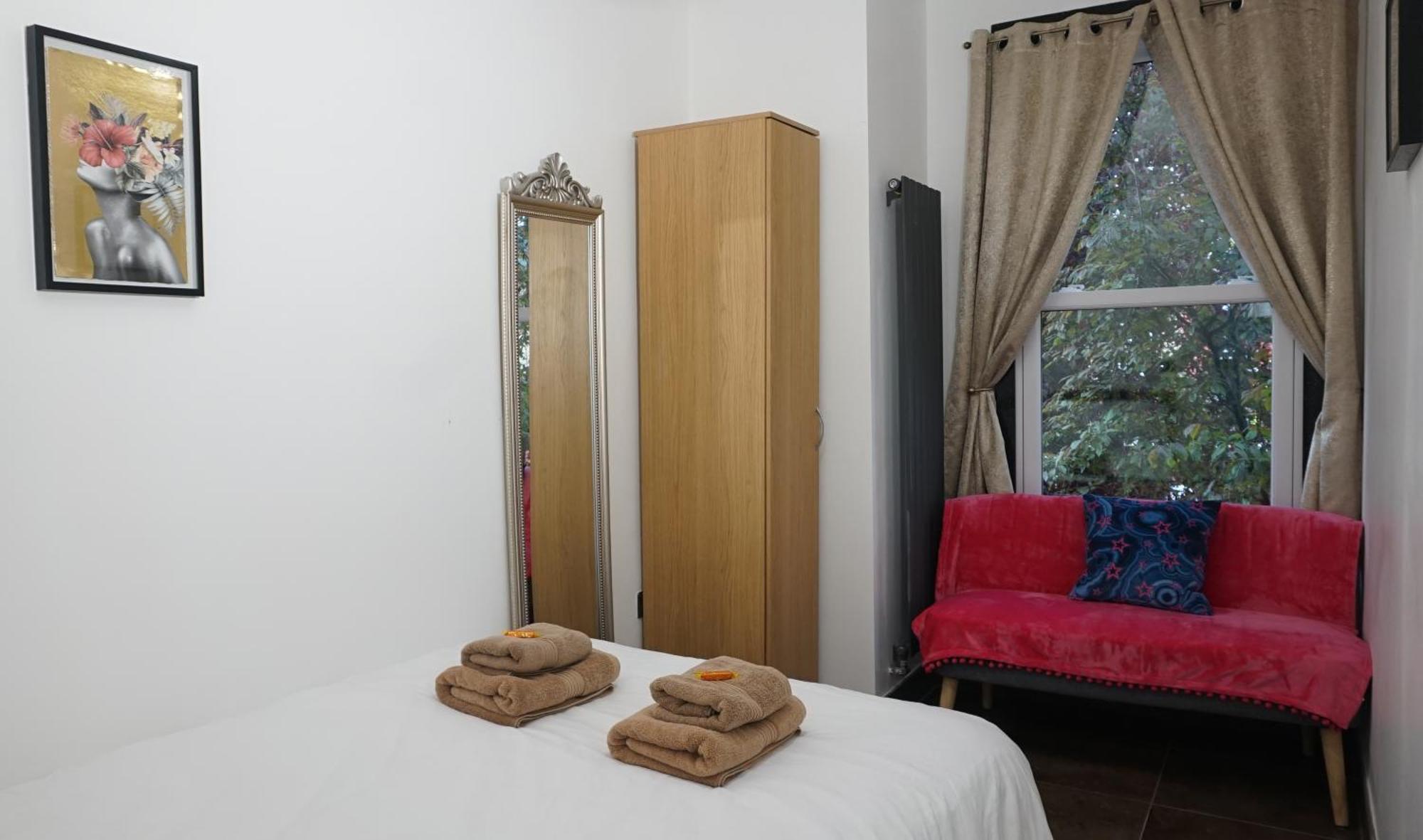 Beautiful London Home Sleeps 6, 2 Minutes To Metro 外观 照片